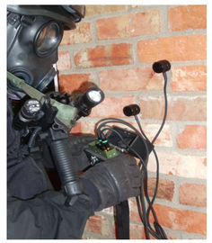 Melalui Dinding Mendengarkan Perangkat 4 × 1.5V AA Transduser Daya Baterai 1mW Sinyal